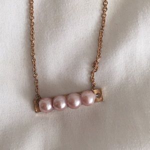 HAND CRAFTED// gold pearl necklace